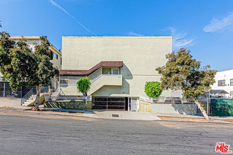 Photo of 933 S Manhattan Place, Los Angeles, CA 90019 (MLS # 26668171)