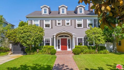 Photo of 236 S Irving Boulevard, Los Angeles, CA 90004 (MLS # 25613415)