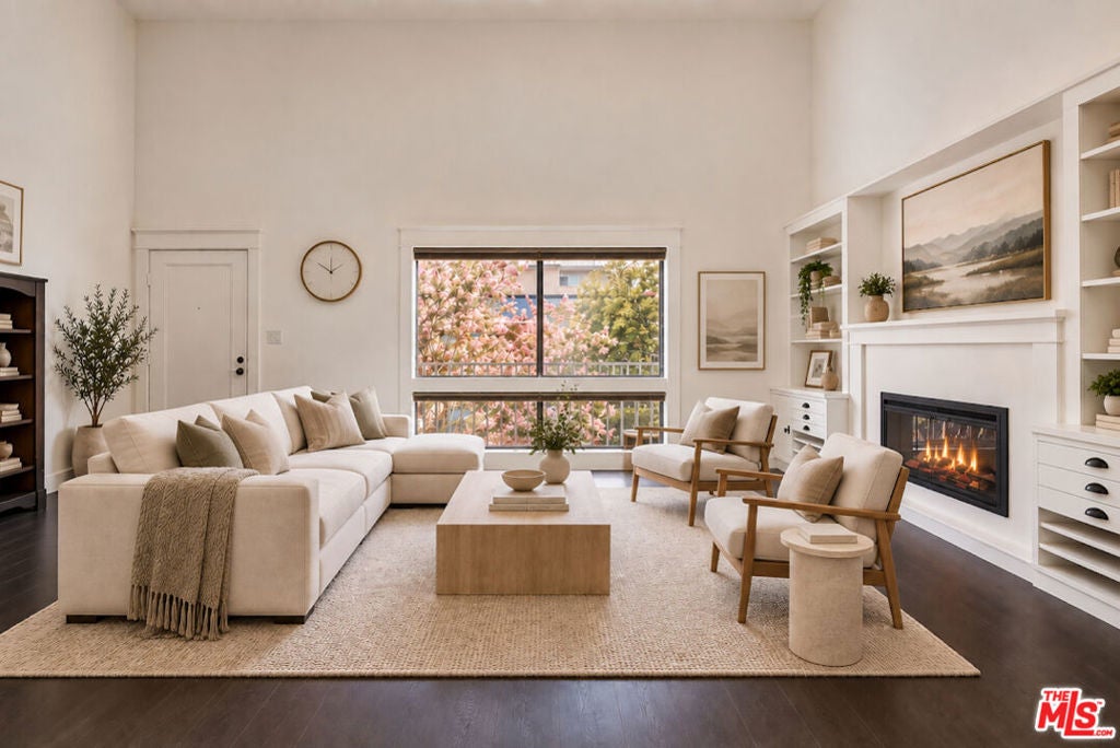 200 S La Fayette Park Place