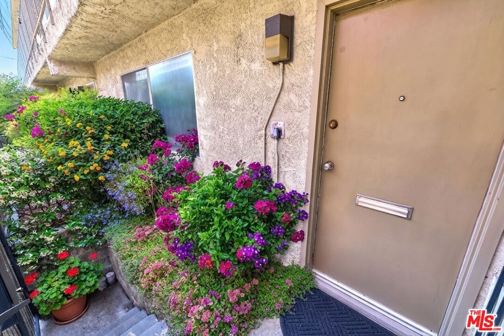 200 S La Fayette Park Place 2