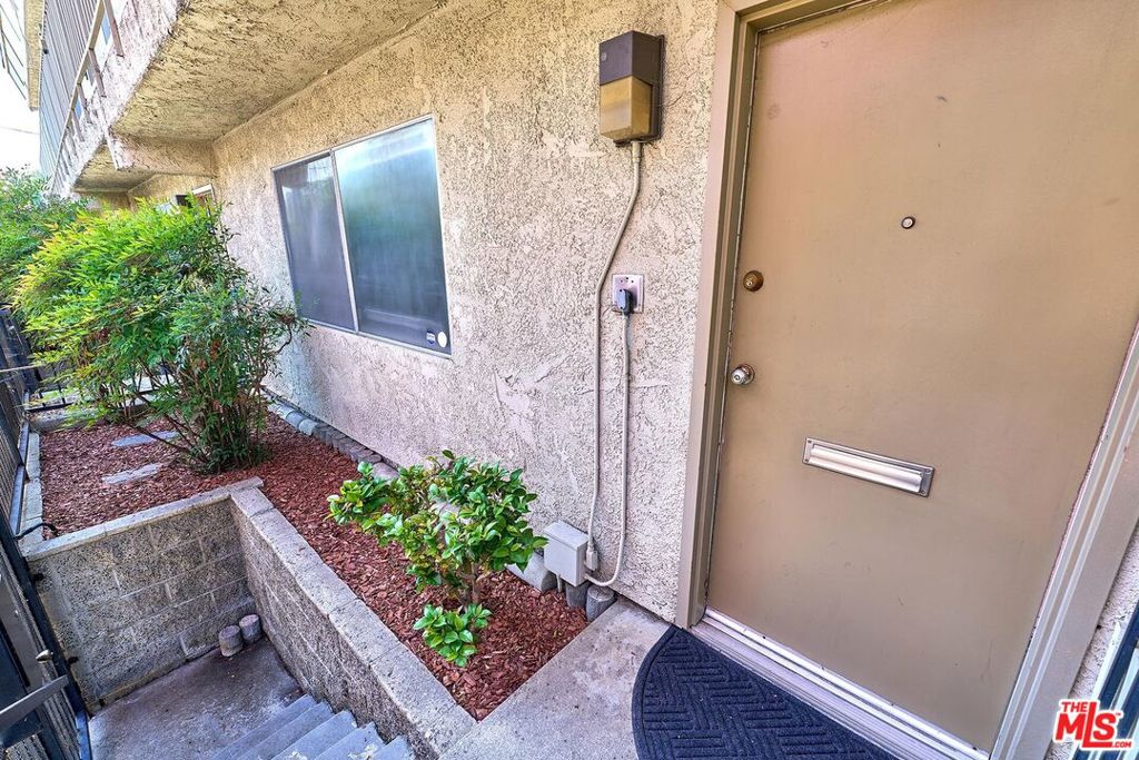 200 S La Fayette Park Place 2