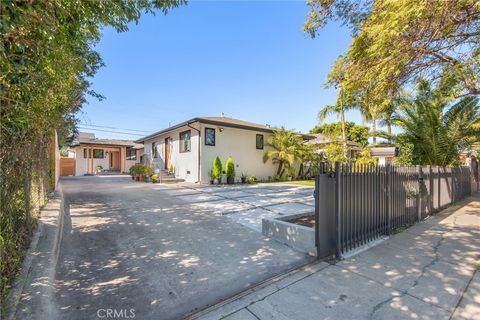 Photo of 3007 3009 S Hobart Blvd, Los Angeles, CA 90018 (MLS # DW26032044)