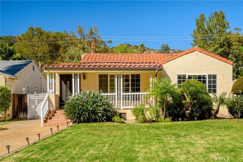 Photo of 2225 E Glenoaks Boulevard, Glendale, CA 91206 (MLS # GD26220748)