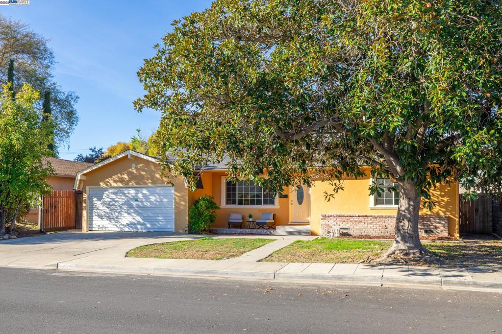 VILLAGE - Residential