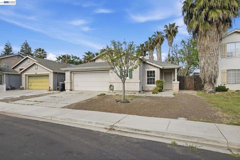 Photo of 444 Red Robin Dr, Patterson, CA 95363 (MLS # 41131376)