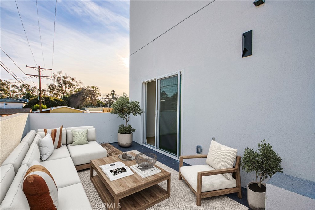 2402 S Cochran Avenue