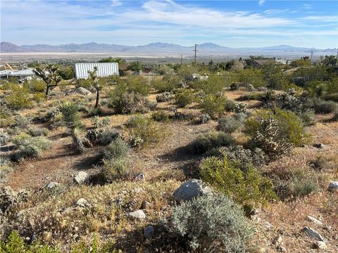 Photo of 32410 Sapphire Rd, Lucerne Valley, CA 92356 (MLS # HD26065455)