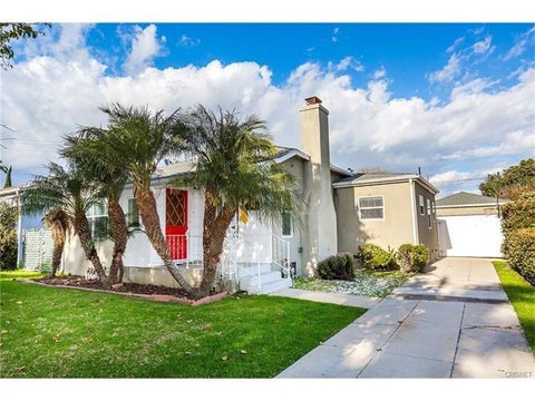 Photo of 2530 S Bentley Avenue, Los Angeles, CA 90064 (MLS # AR26080874)
