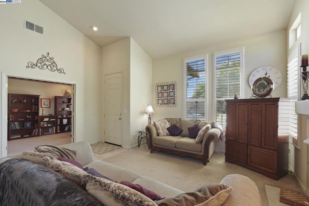5854 Riverbank Cir