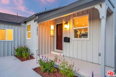 Photo of 5822 Saloma Avenue, Sherman Oaks, CA 91411 (MLS # 25582525)