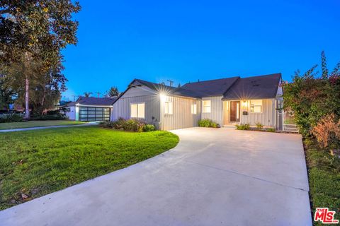 Photo of 5822 Saloma Avenue, Sherman Oaks, CA 91411 (MLS # 25582525)