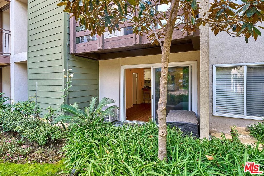 Photo of 525 S Ardmore Avenue #160, Los Angeles, CA 90020 (MLS # 25591533)