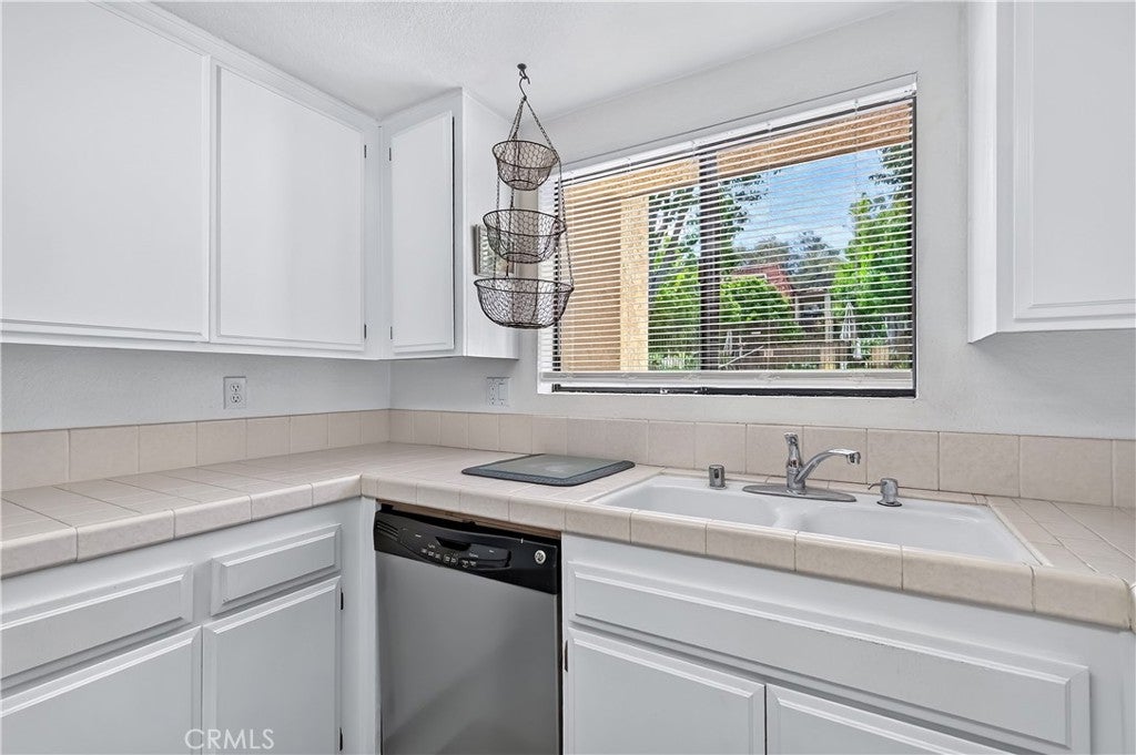 2501 Temple Ave Avenue 104