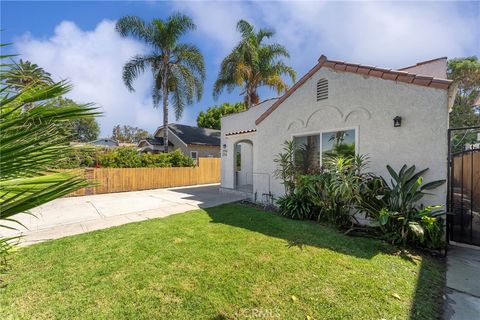Photo of 2740 S Sycamore Avenue, Los Angeles, CA 90016 (MLS # PW25172576)