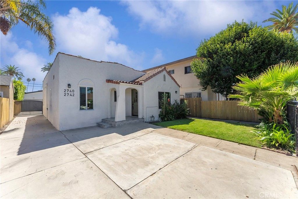 Photo of 2740 S Sycamore Avenue, Los Angeles, CA 90016 (MLS # PW25172576)