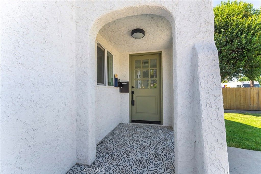 Photo of 2740 S Sycamore Avenue, Los Angeles, CA 90016 (MLS # PW25172576)
