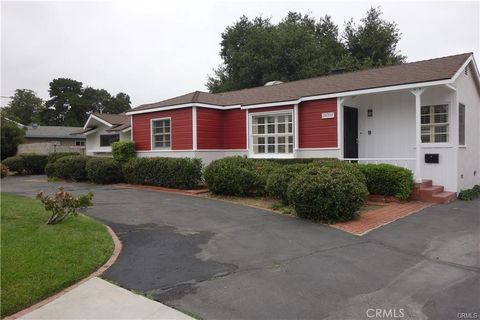 Photo of 24957 Chestnut St, Newhall, CA 91321 (MLS # SR26104410)