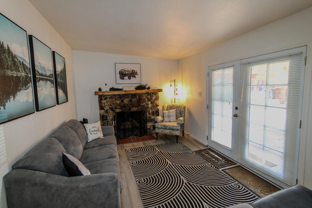 805 E Fairway Boulevard