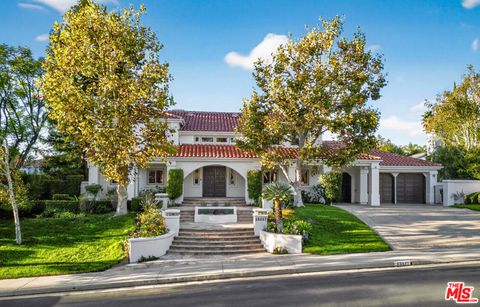 Photo of 25527 Hamilton Court, Calabasas, CA 91302 (MLS # 26781019)