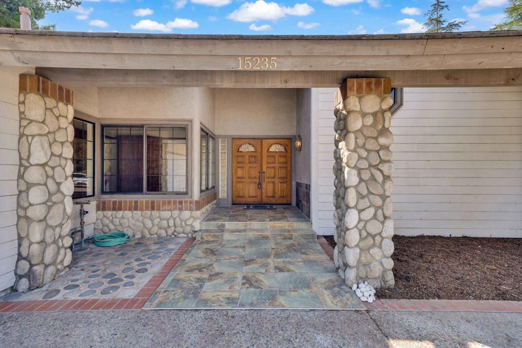 15235 Crestview Ct