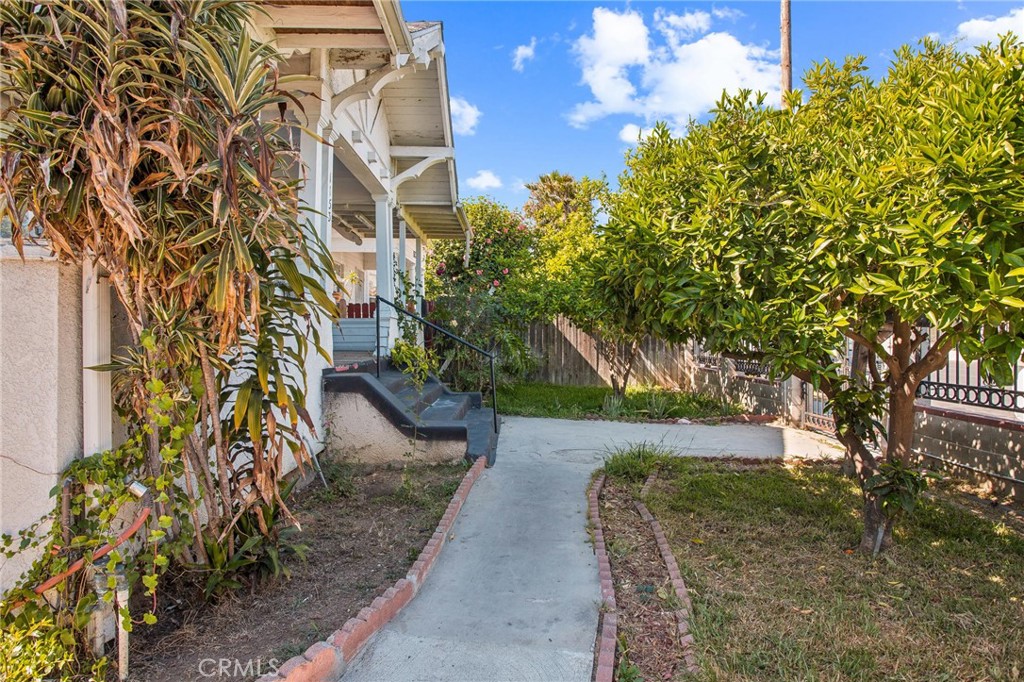 1153 S Kingsley Drive