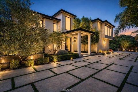 Photo of 5334 Encino Avenue, Encino, CA 91316 (MLS # SR26135094)