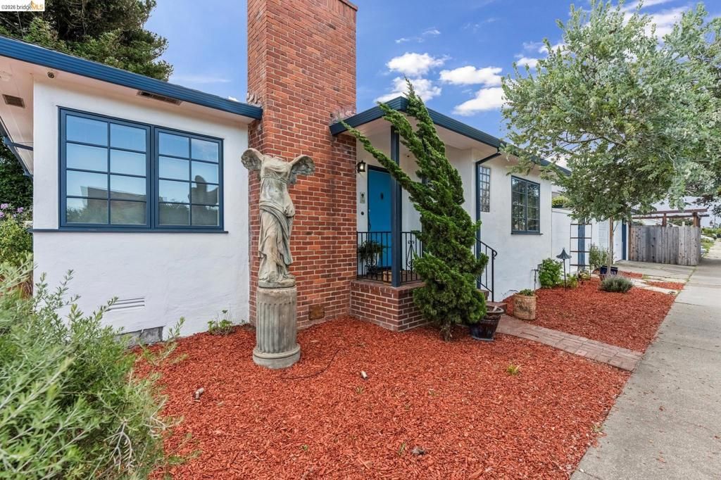 Photo of 998 30Th St St, Richmond, CA 94804 (MLS # 41130438)