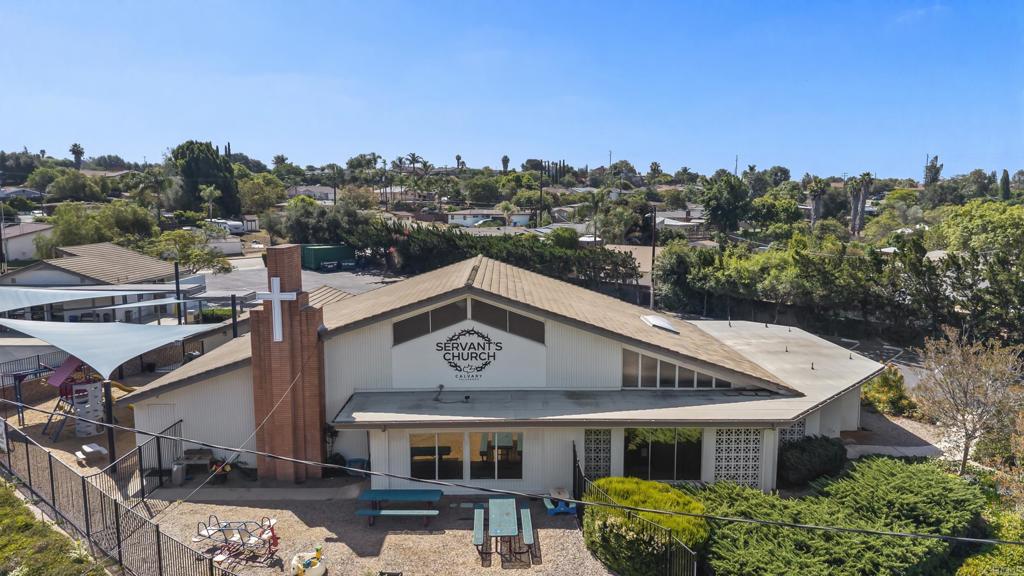 1109 E Fallbrook Street
