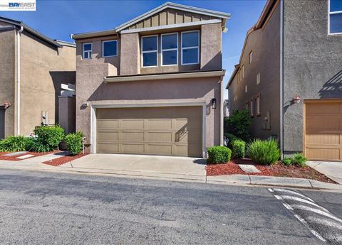 Photo of 3348 Chartwell St St, San Ramon, CA 94583 (MLS # 41131395)