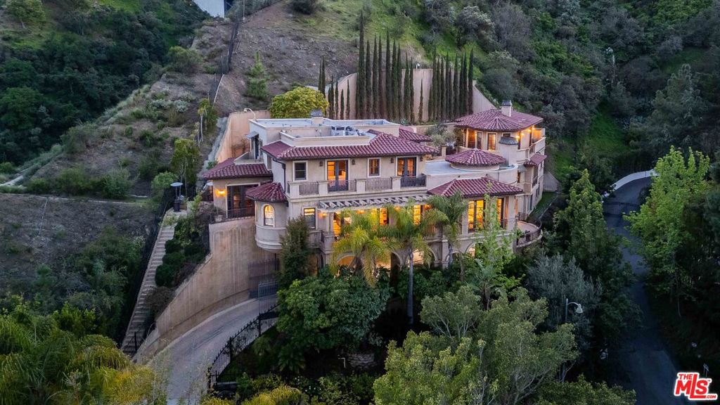 1744 Stone Canyon Road