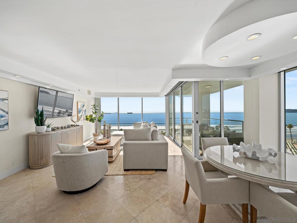 1810 Avenida Del Mundo 907