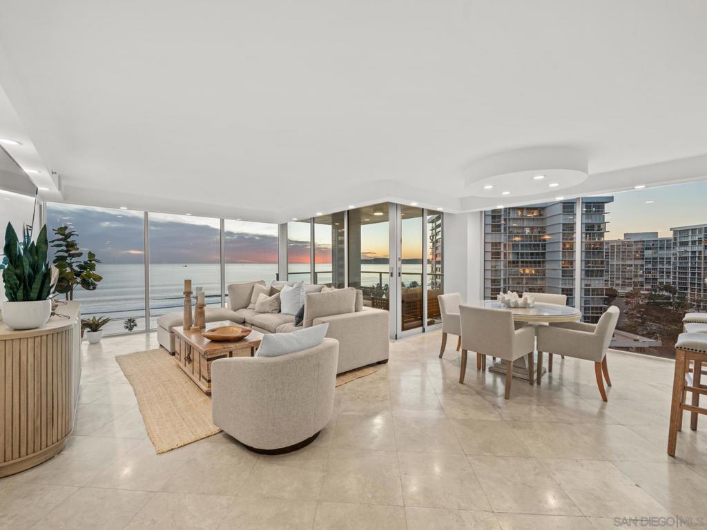 1810 Avenida Del Mundo 907