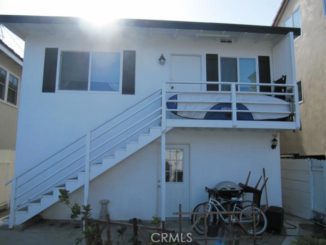 Location, Location, Location...This Cozy 1 bedroom 1 bath home has been updated with new cabinets, granite counter tops and newer bathroom, shower, Laminated floors through out the house. The home is very light and bright.