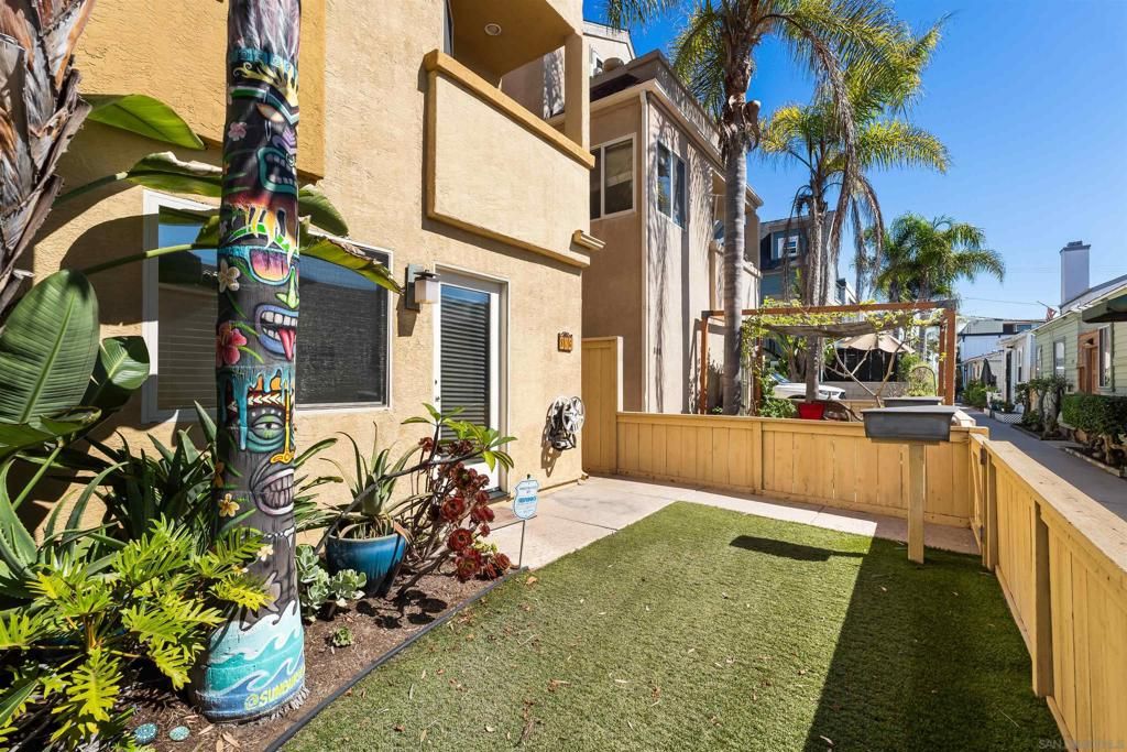 Photo of 806 Redondo Ct, San Diego, CA 92109 (MLS # 250040847SD)