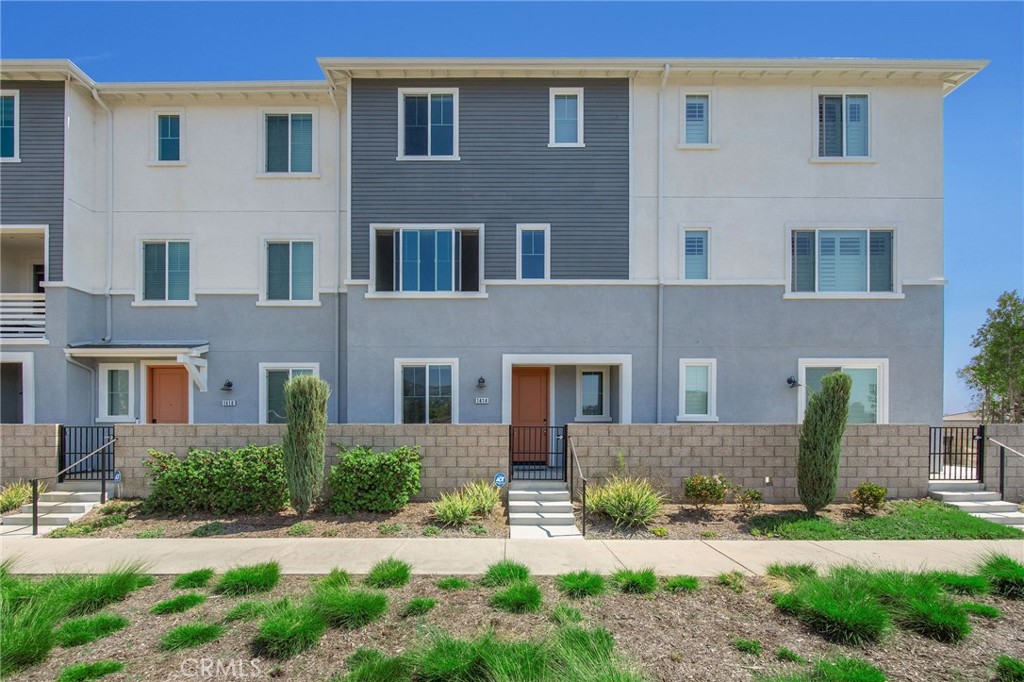 Experience amazing views of Palos Verdes Hills in this rare unit townhome. Perfectly positioned to capture natural light and refreshing breezes morning and evening, this home offers a serene retreat where every day feels like a getaway.
Completed in Summer 2022, this 1,828 sq. ft. residence blends contemporary elegance with cutting-edge efficiency. The open-concept living area showcases luxury vinyl plank flooring and a designer kitchen featuring sleek quartz countertops, a custom tile backsplash, a full wrap-around island, and premium stainless steel appliances.
The flexible first-floor en-suite bedroom is ideal for a home office, gym, or creative studio. Upstairs, the primary suite offers dual sinks, white cabinetry, walk-in closet, and dazzling views of Palos Verdes hills,. Two additional bedrooms ensure space for family and guests.
This home comes fully equipped with paid solar panels and Energy Star dual-zoned A/C. Smart home features include, video doorbell, Wi-Fi-enabled door lock, two-stage smart thermostat designed for comfort, convenience, and efficiency.
Located in a secure, gated community less than five miles from the Pacific Ocean, Ponte Vista offers resort-style amenities including a pool, expansive clubhouse, scenic walking trails, dog parks, and the largest park in the neighborhood. You’ll enjoy quick freeway access, proximity to shopping, beaches, and the exciting new San Pedro waterfront with its growing array of dining, entertainment, and future developments.