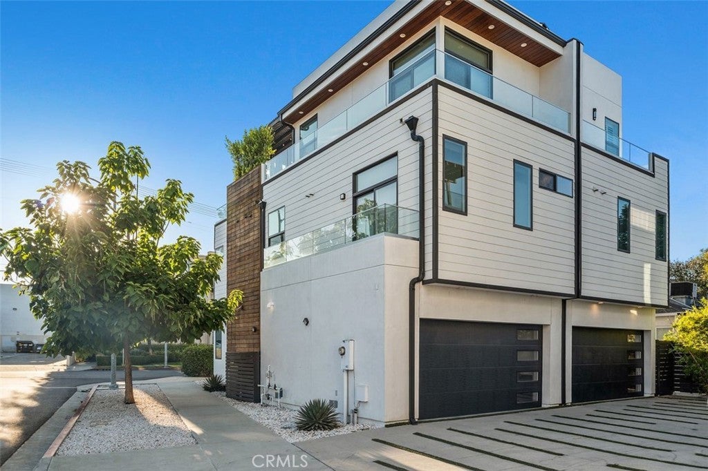 Photo of 14659 Moorpark ST, Sherman Oaks, CA 91403 (MLS # SR26174412)