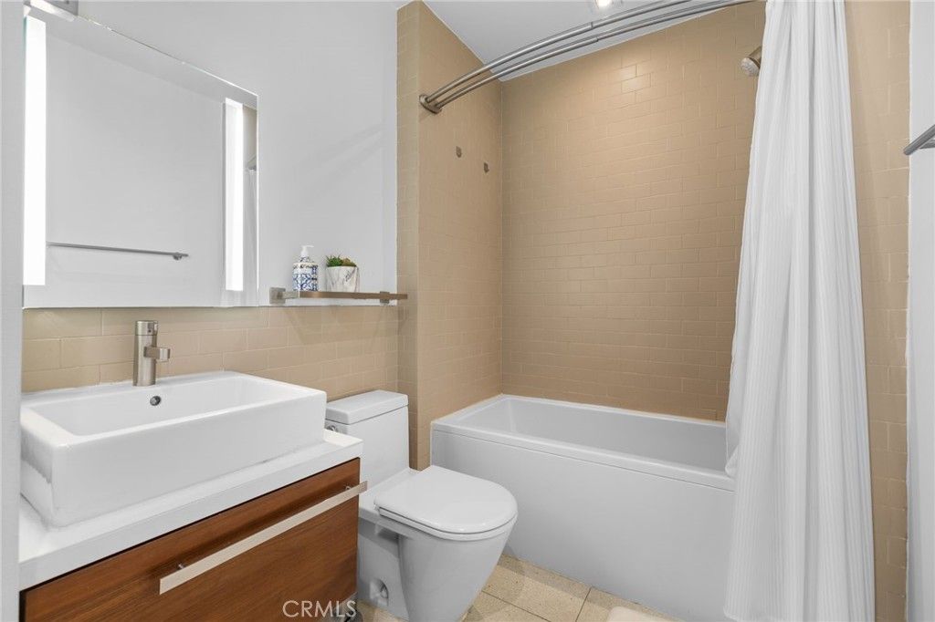 listing image 130723331925810381560