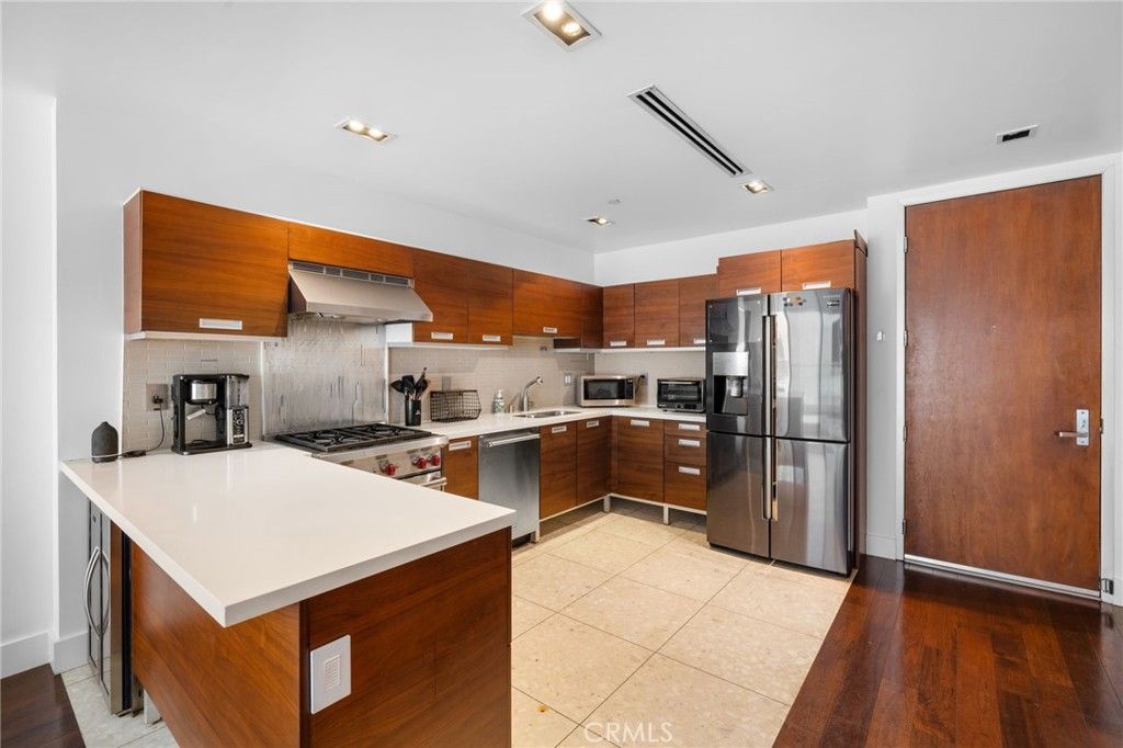 listing image 130725037104590396117
