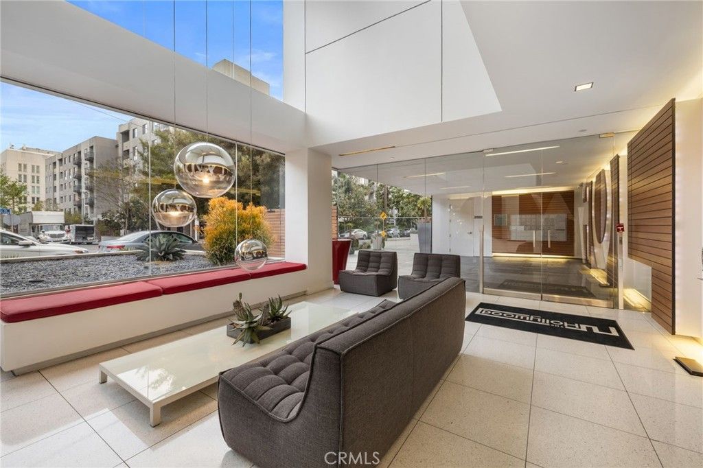 listing image 130726795825616926444