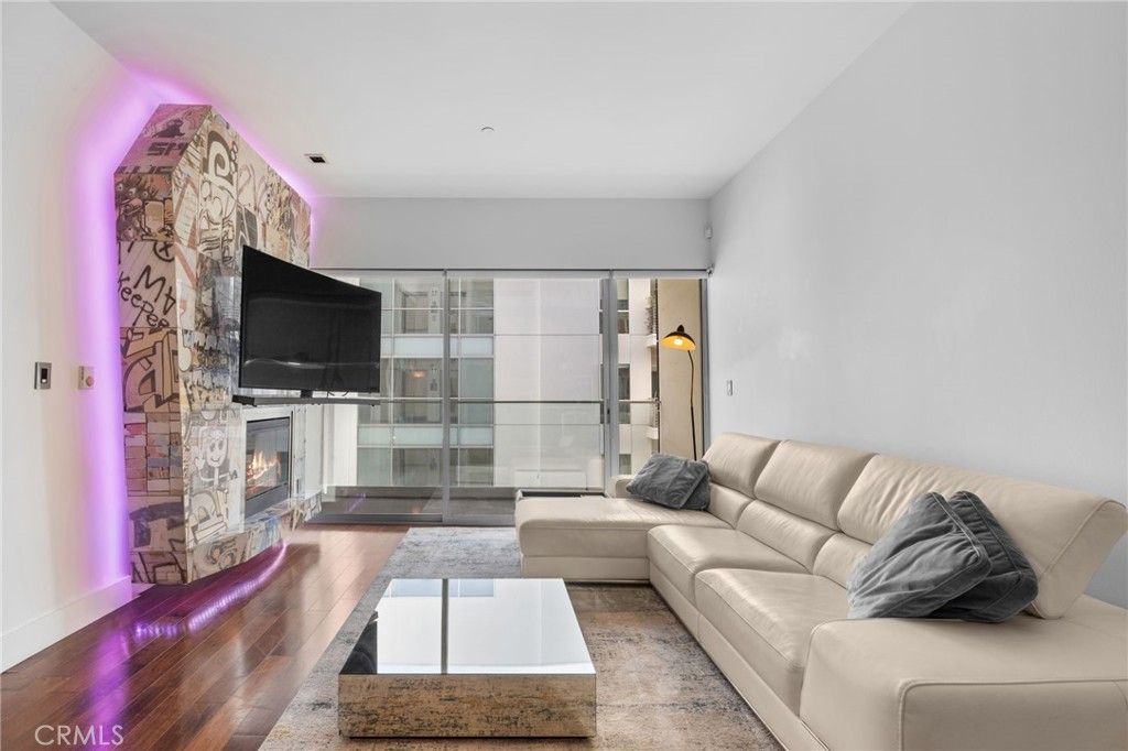 listing image 130729800273059981869