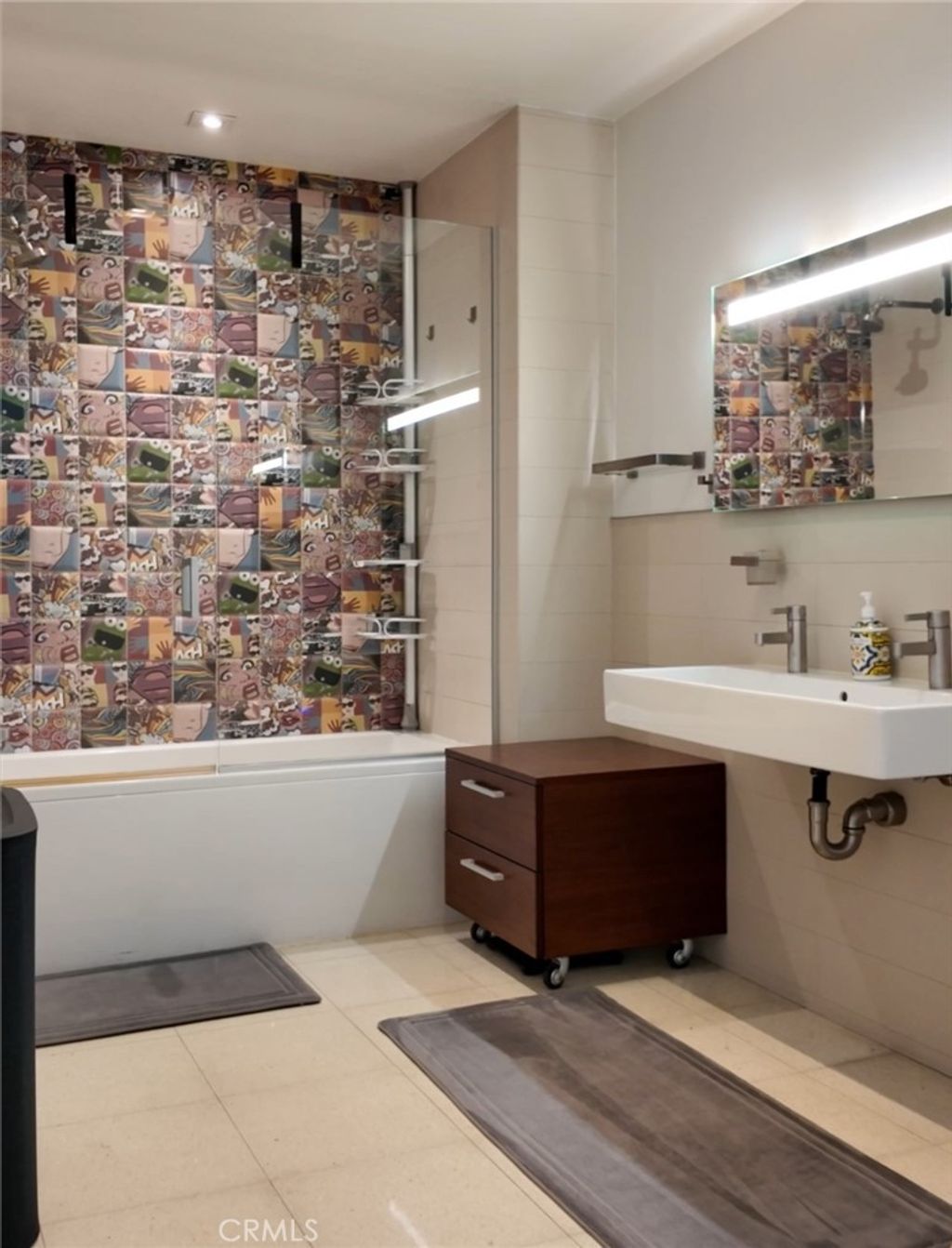 listing image 130721497112248835189