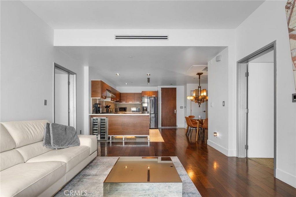 listing image 130726508388007133884