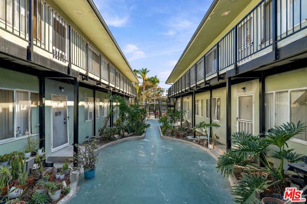 4425 W 159th Street