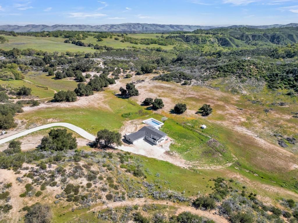 Photo of 53330 Smith Road, Bradley, CA 93426 (MLS # ML82037660)