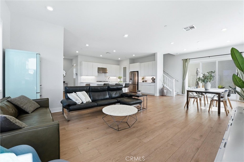 458 Loon, Irvine CA 92618