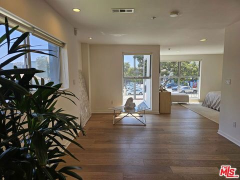 Photo of 1617 Broadway #B, Santa Monica, CA 90404 (MLS # 26834387)