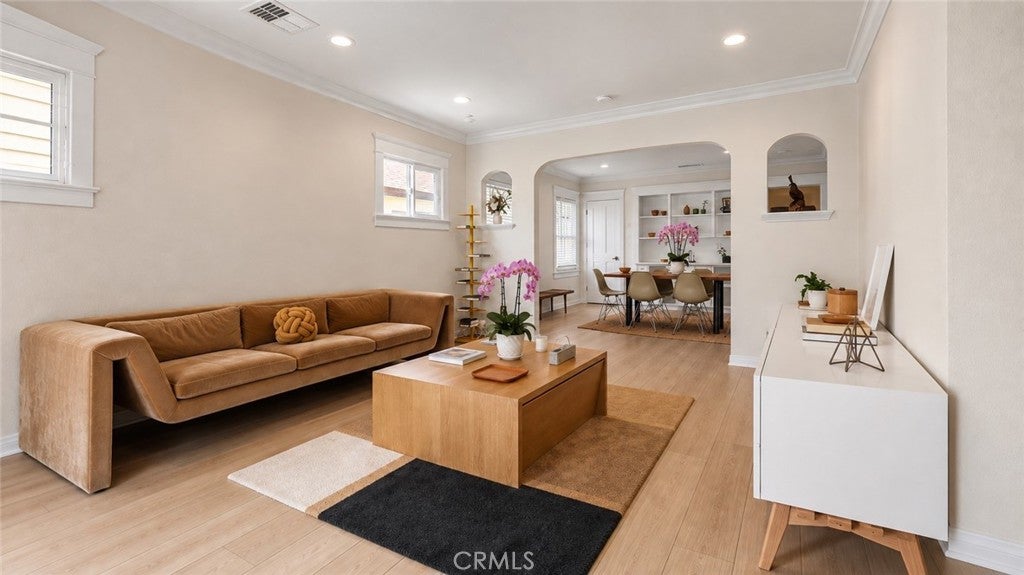 1849 W 38th Street