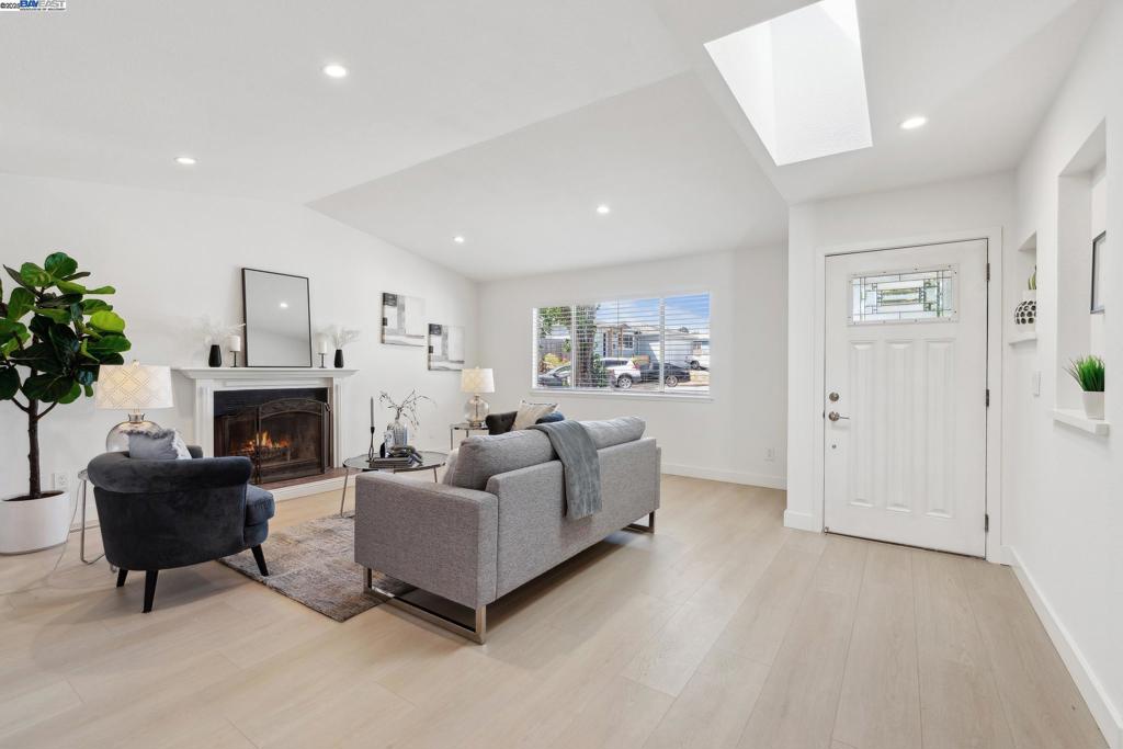 VINE HILL - Residential