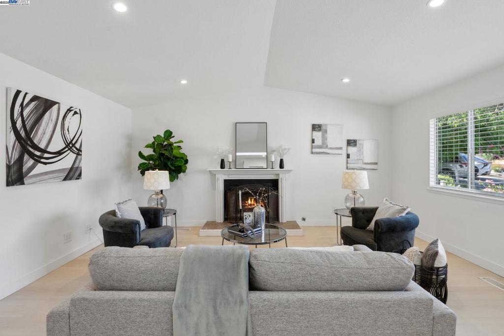 VINE HILL - Residential