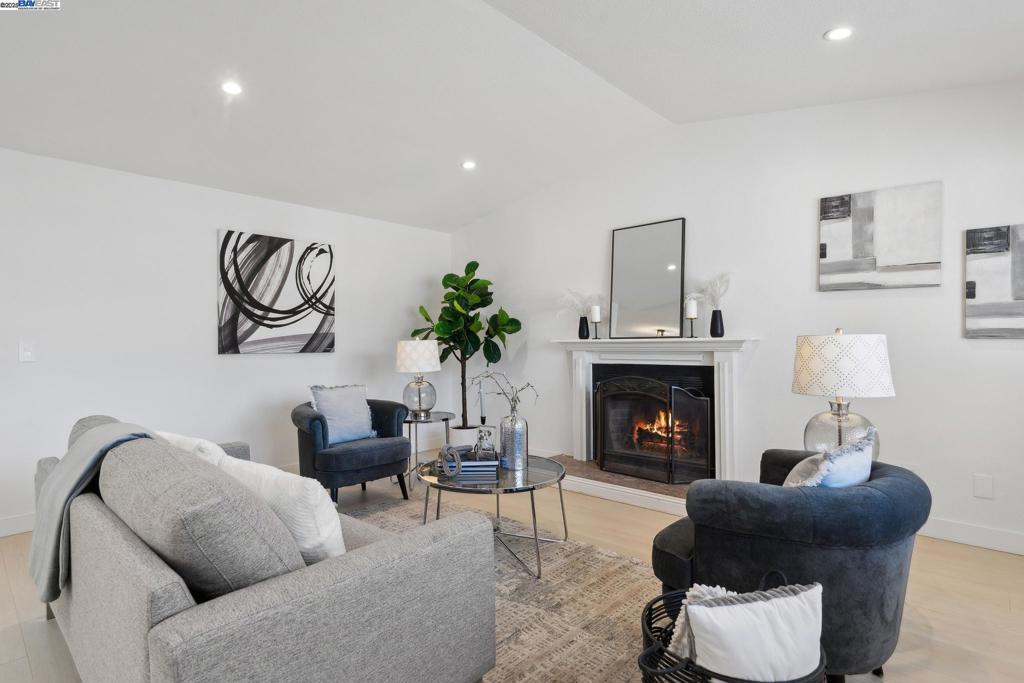 VINE HILL - Residential